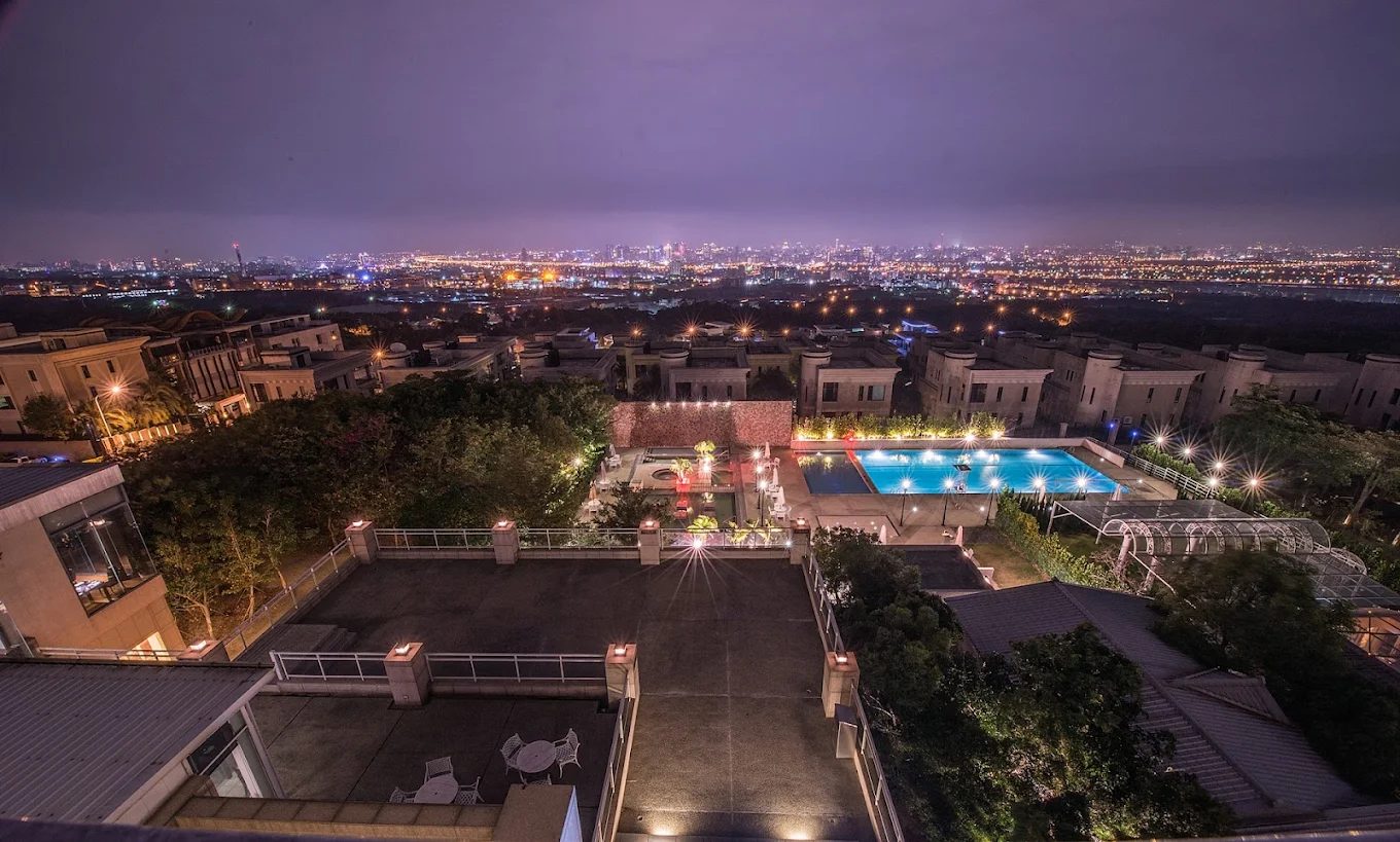 台中清新溫泉飯店｜唯一邊泡湯邊看夜景的五星級度假首選