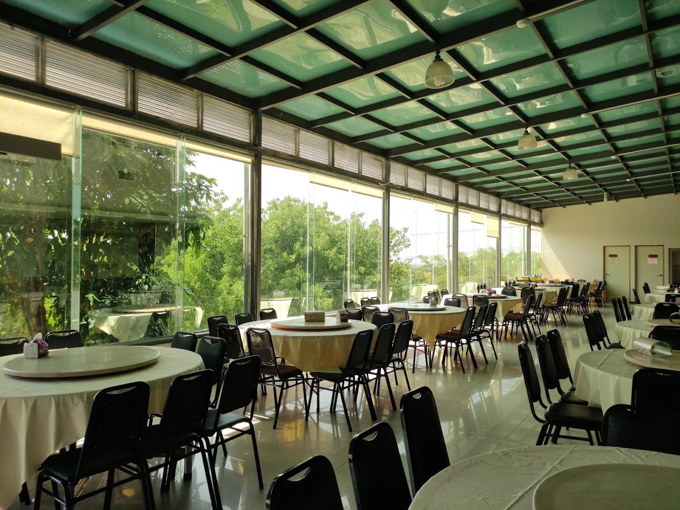 台南隱藏版湖景秘境！烏山頭湖境渡假會館 限時雙人房$1999 含早餐＋門票