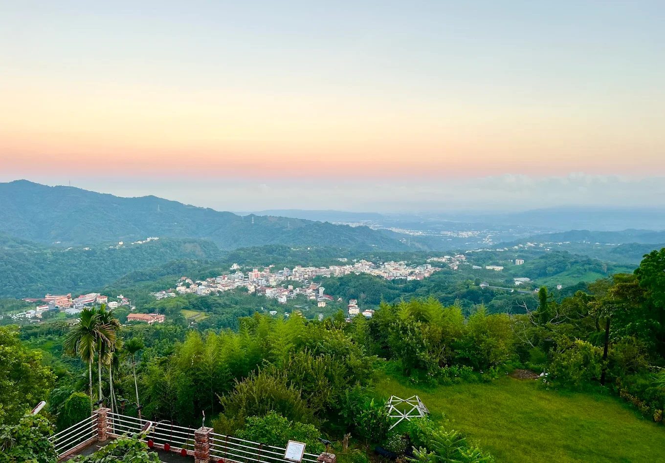 森林祕境住宿｜南投鹿鼎莊一泊二食只要 NT$1950，雲海日出 × 星斗夜空一次收藏！