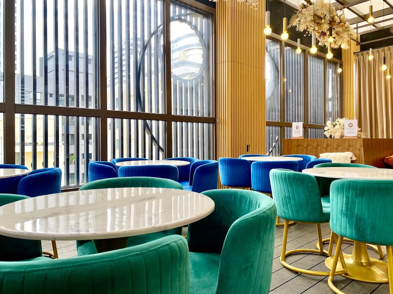 高雄小資住宿首選！【高雄行旅】平日雙人房只要 $1,380，含早餐＋下午茶，地點就在市中心