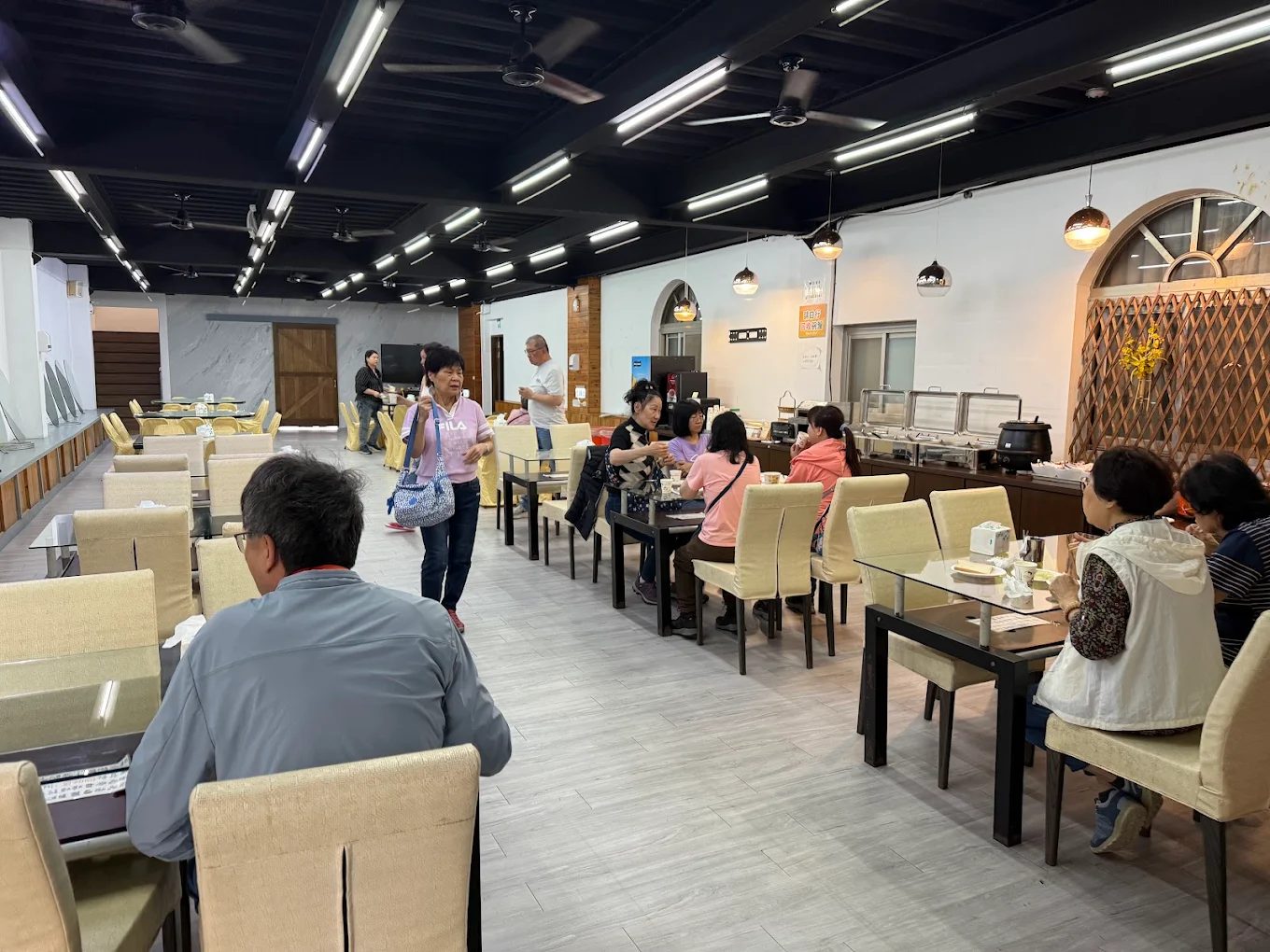 南投清境住宿推薦｜佳美渡假山莊 $1888 起，暢享山嵐、茶園與滿天星空