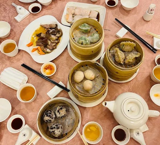 高雄住宿首選｜寒軒國際大飯店完整攻略：房型、餐飲、設施與周邊景點