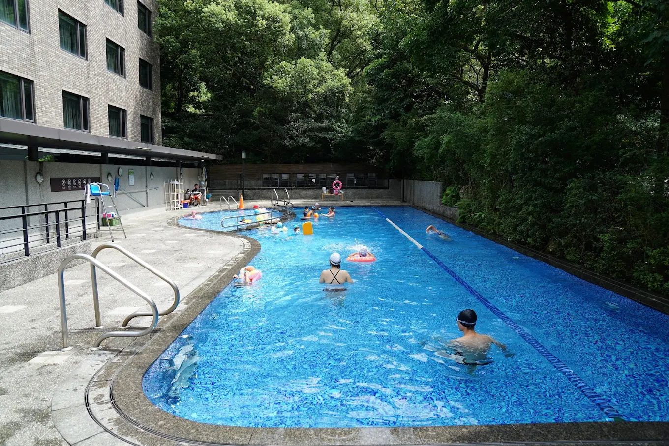 三峽大板根森林溫泉酒店｜寵物友善住宿券只要 NT$5,499，毛孩免費入住森林系美人湯！