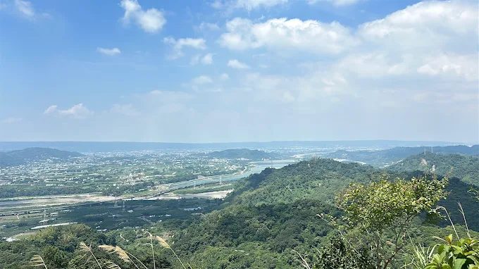 草屯九九峰森林步道壯闊景致，是健行愛好者的天堂