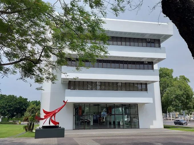 國立臺灣工藝研究發展中心，展示台灣頂尖的工藝美學與創意