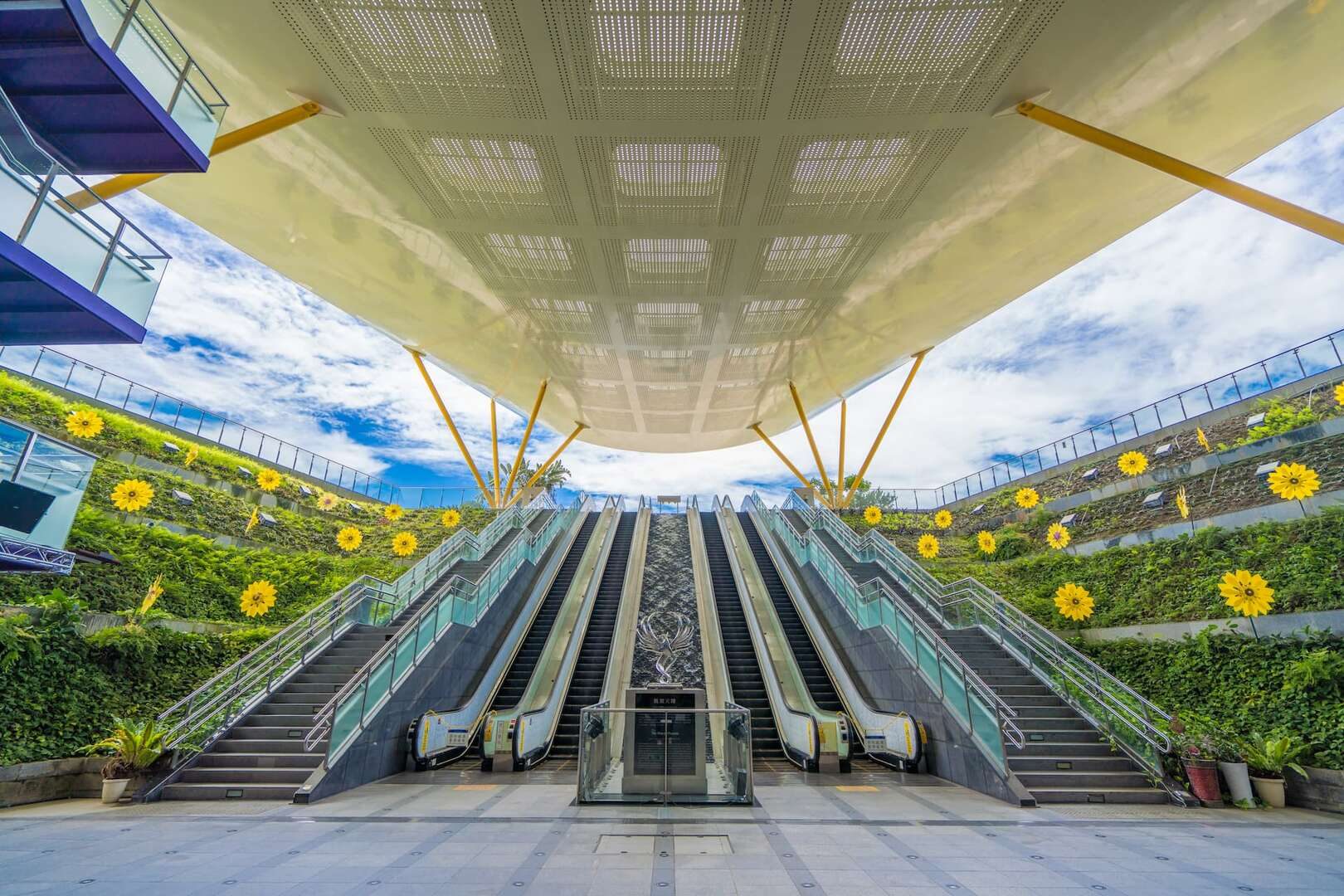 綠意盎然的高雄市區中央公園