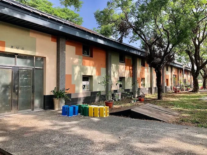 高雄必訪｜衛武營藝術文化中心全攻略，結合自然公園與彩繪社區！