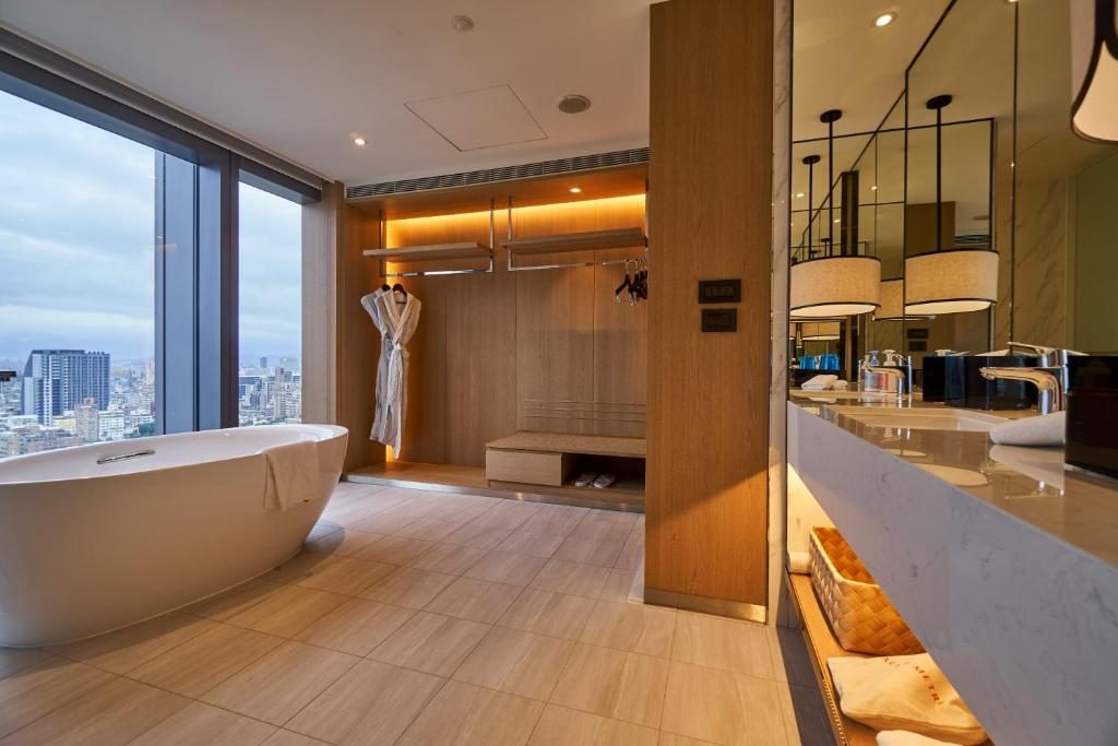 想住龍山寺附近？台北凱達大飯店五星享受＋萬華必吃美食懶人包