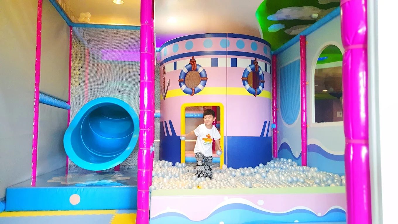 桃園南方莊園渡假飯店｜全台最大室內水療池 × 親子專屬遊樂館，一泊二食限時優惠只要 $5,800 起！