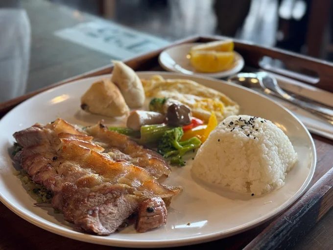 在新竹司馬庫斯的山林之中慢慢行走，讓巨木與霧氣帶你走進安靜的時間裡