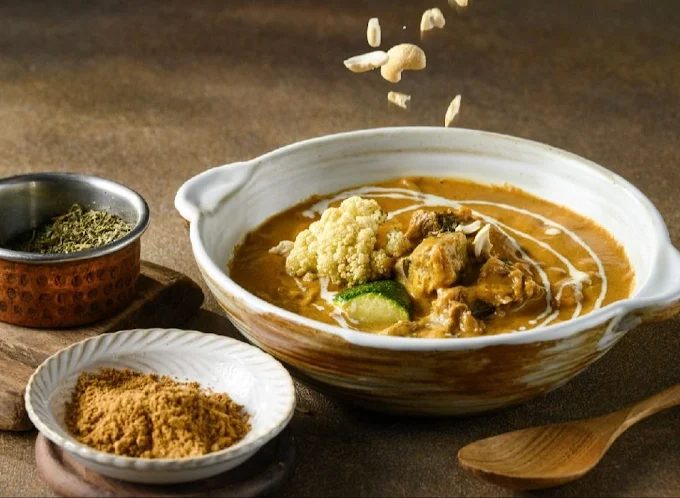 嘉義名店盛食咖哩，精緻的擺盤與道地的辛香料風味，深獲饕客喜愛。