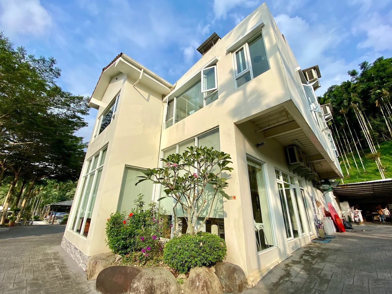 南投魚池秘境住宿｜布查德Villa 周年慶優惠，每人只要 $1,999 含一泊二食＋下午茶