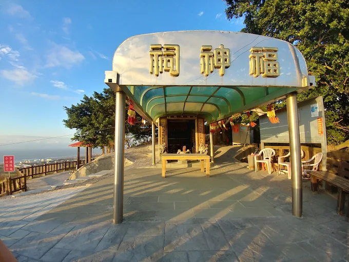 苗栗抹茶山嶺頂福德祠，健行步道的重要起點地標