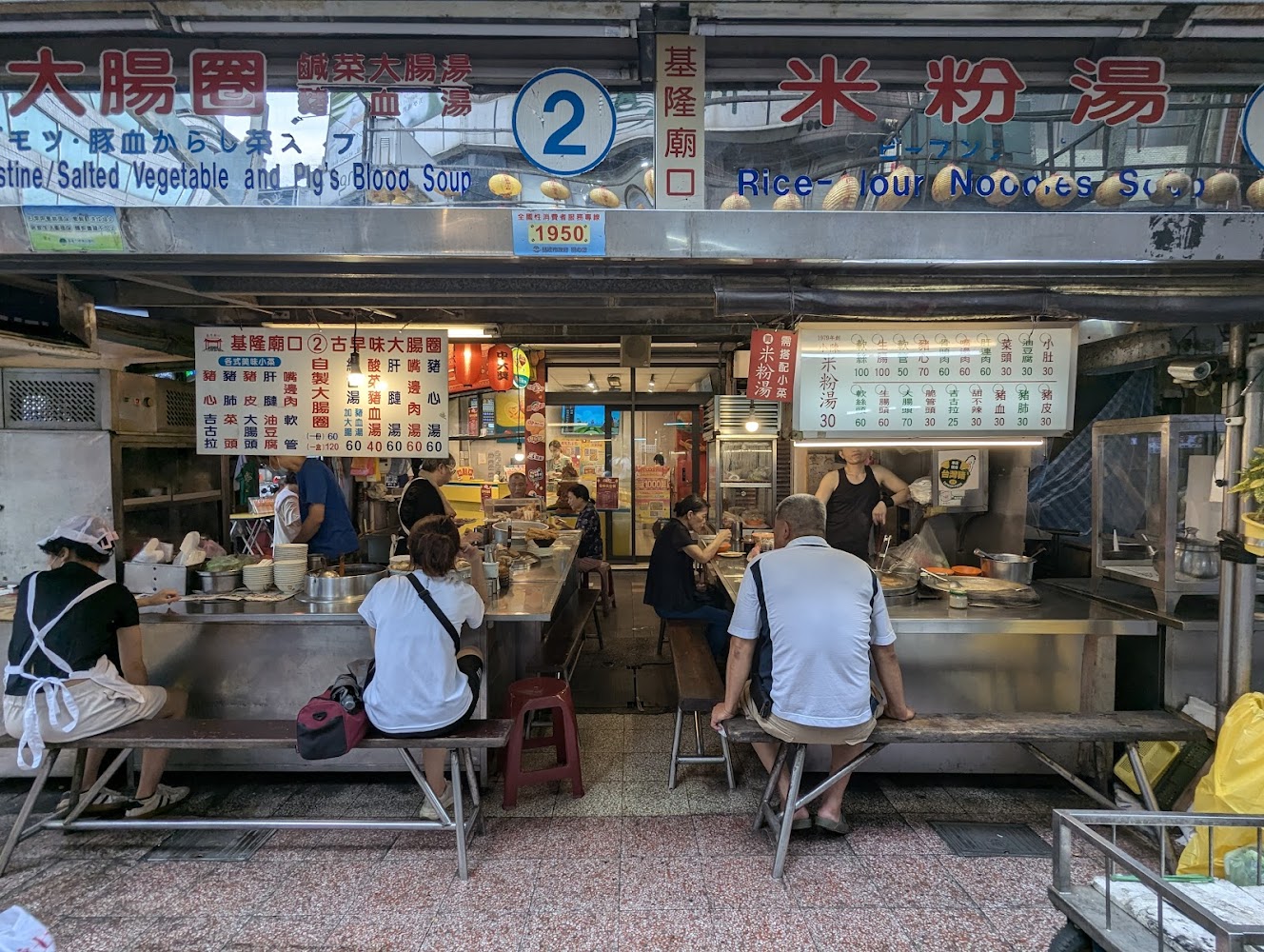 基隆廟口夜市不僅是美食天堂，更是文化傳承之地