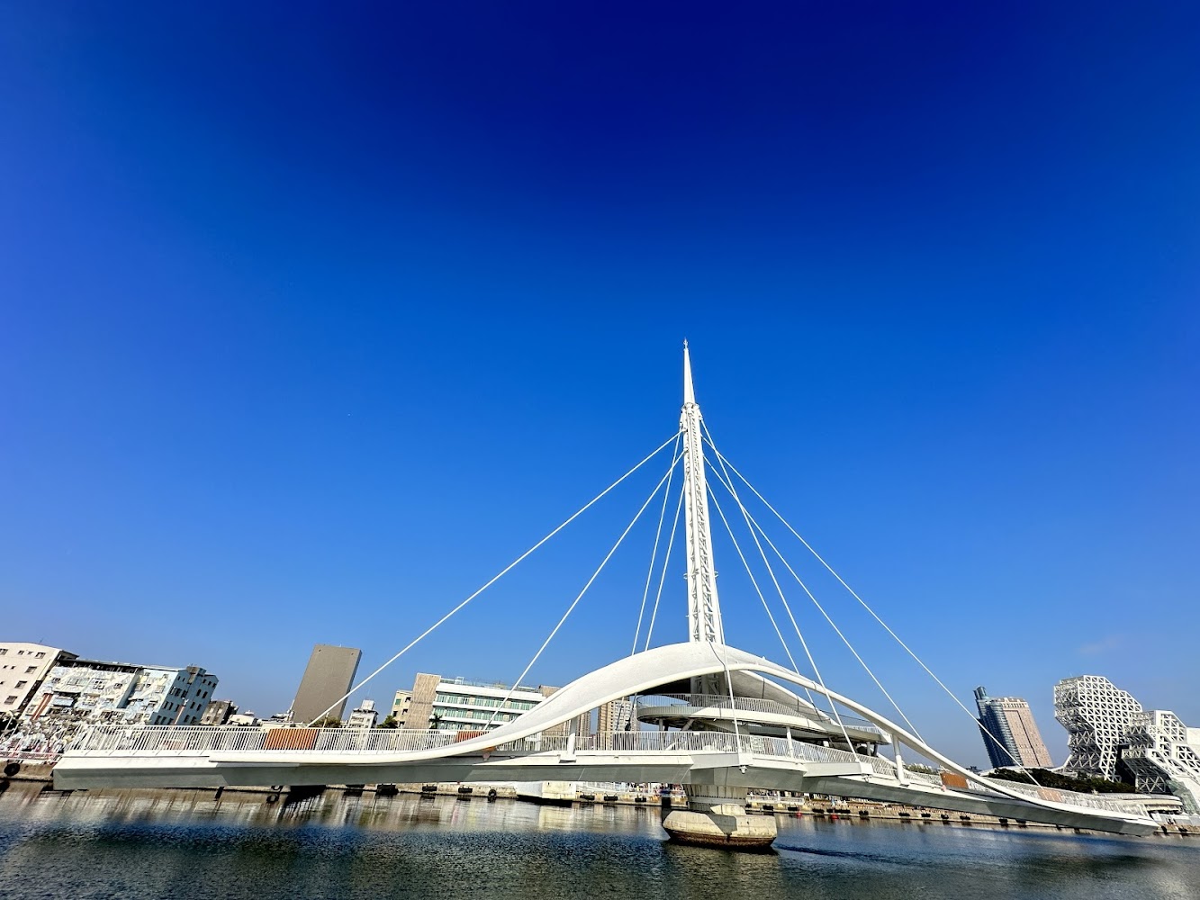 尿尿小童 小安|駁二藝術特區:探索高雄最具創意的新文化地標