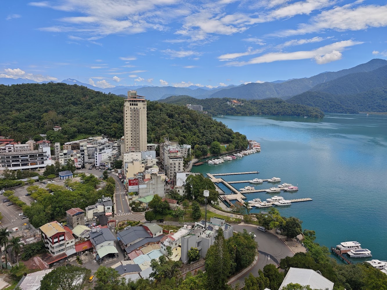 豪華房｜漢來日月行館：最佳湖景住宿體驗與美食探索