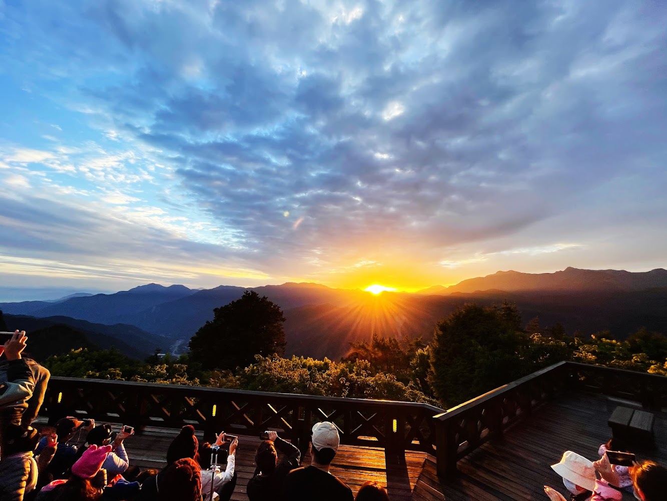 小籠雲山觀景台｜阿里山旅遊：探索絕美的自然與文化秘境