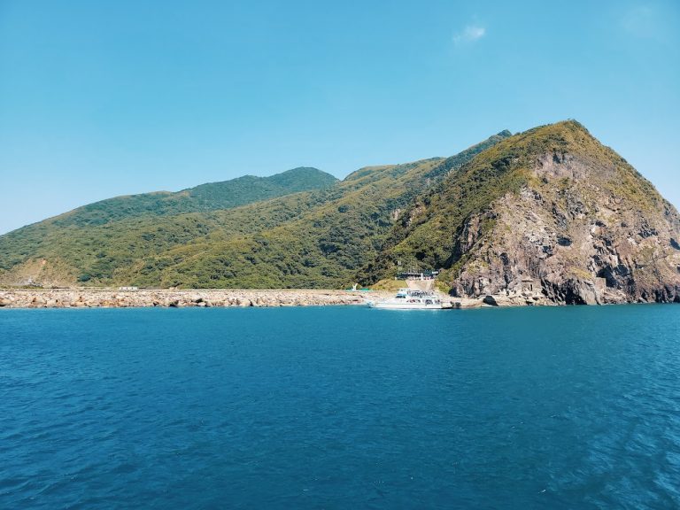 龜山島軍事坑道|登島龜山島:完整旅遊指南與必遊景點