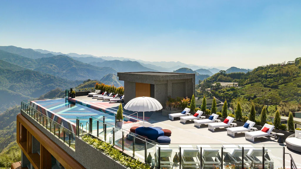 秋風微涼時，住進阿里山——從雲海到檜木香的五種風景