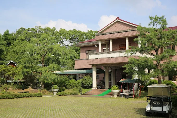 清晨的霧氣、午後的茶香、夜裡的燈影，每一刻都寫著南投的溫度