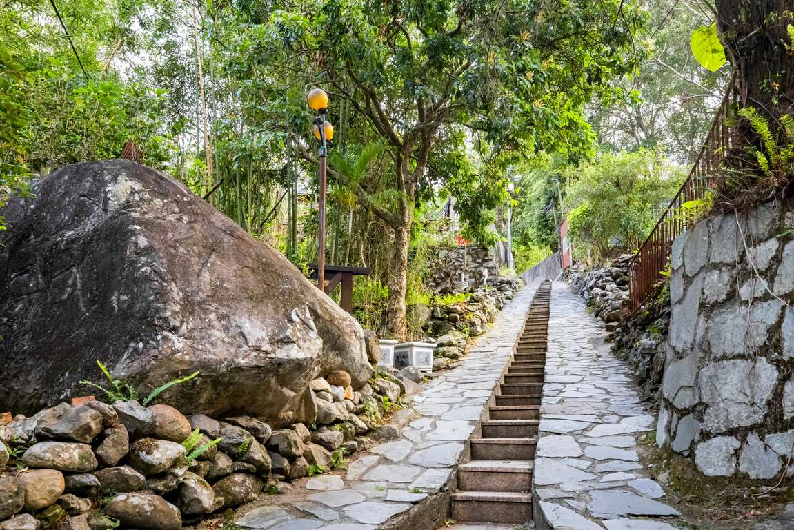 沿著大甲溪走進谷關溫泉，一場與山霧相遇的暖心旅程