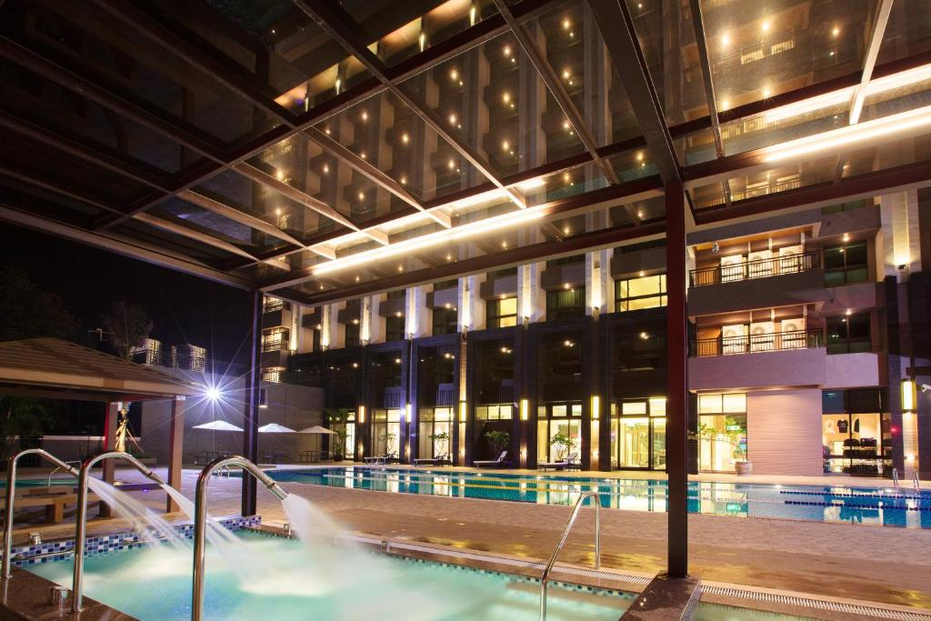 知本芙儷渡假酒店的現代建築與戶外設施