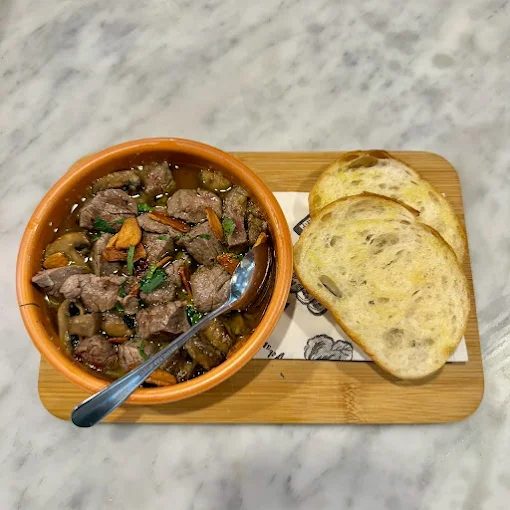 走進台版《海上牧雲記》｜墾丁龍磐草原到鵝鑾鼻燈塔，才懂何謂海天一線