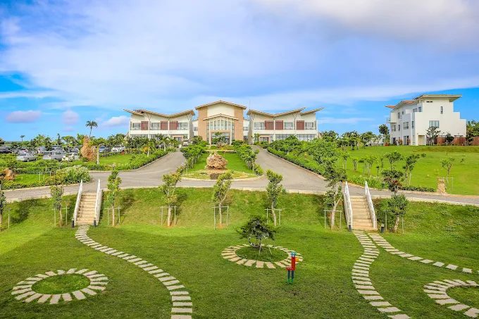 不是迷路，是「迷上這片藍」｜貓鼻頭一日遊，從海蝕崖到海鮮桌