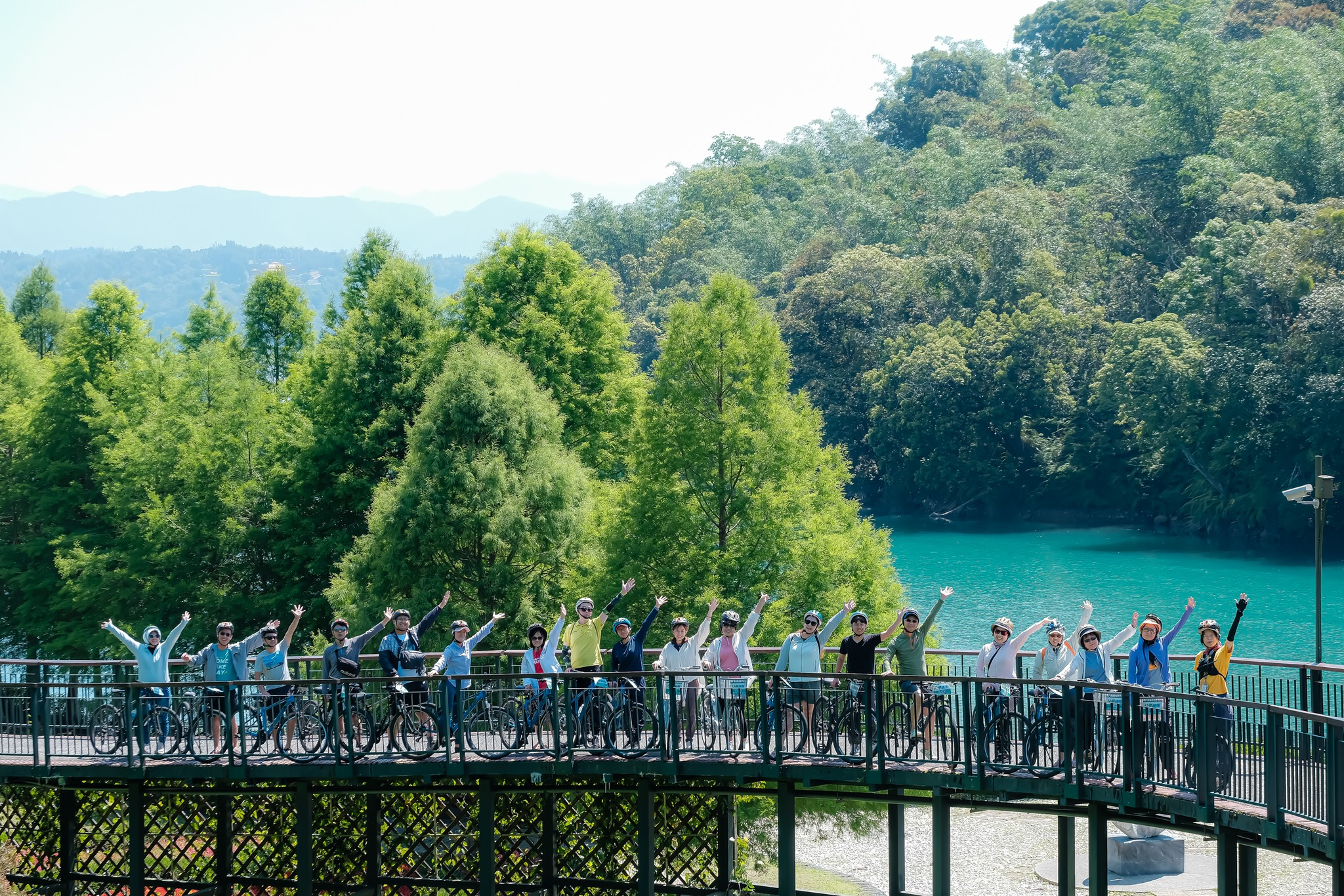 秋風掠過南投湖畔與森林，一趟從日月潭到天空之橋的柔光散步旅程
