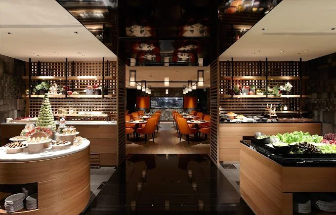 走進台北晶華酒店的夜色裡，在中山區的燈光與香氣間，展開一場靜靜發光的城市假期