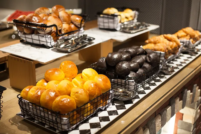 走進台中鳳凰酒店的晨光裡,聞著咖啡香與街聲一起醒來