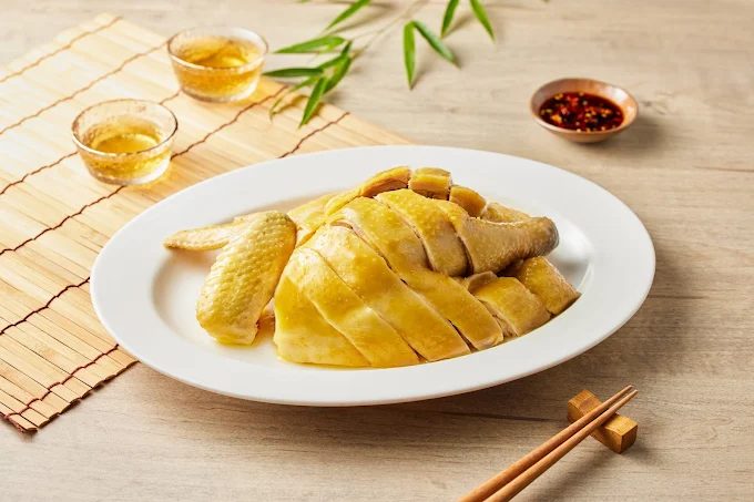 從竹子湖花季出發走上七星山步道，在白色海芋與山風裡看見台北盆地延伸