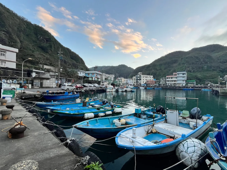 🌊 東北角景點懶人包｜海岸秘境一日遊攻略：鼻頭角步道、福隆海水浴場、龍洞潛水天堂一次收藏！