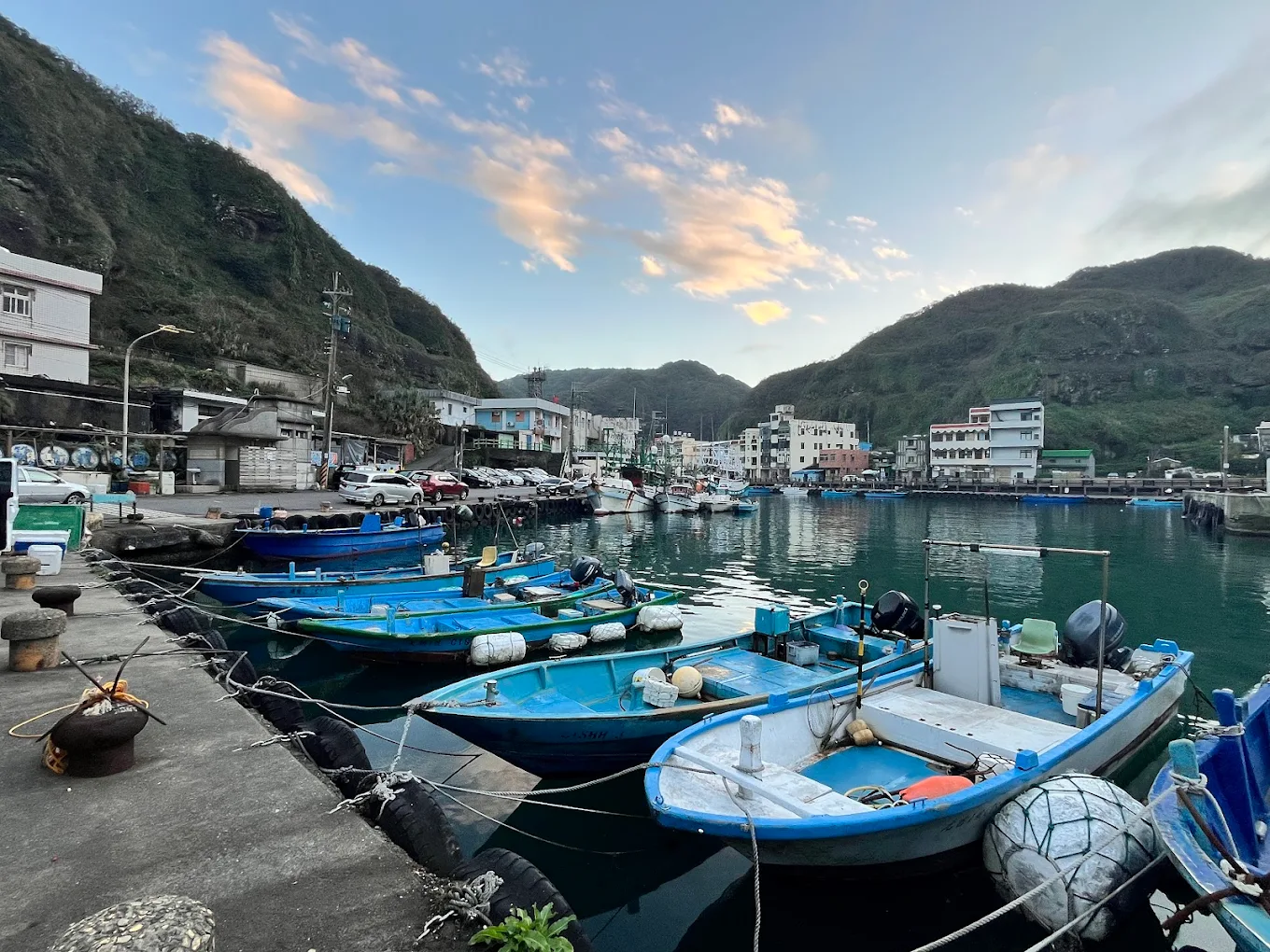 🌊 東北角景點懶人包｜海岸秘境一日遊攻略：鼻頭角步道、福隆海水浴場、龍洞潛水天堂一次收藏！