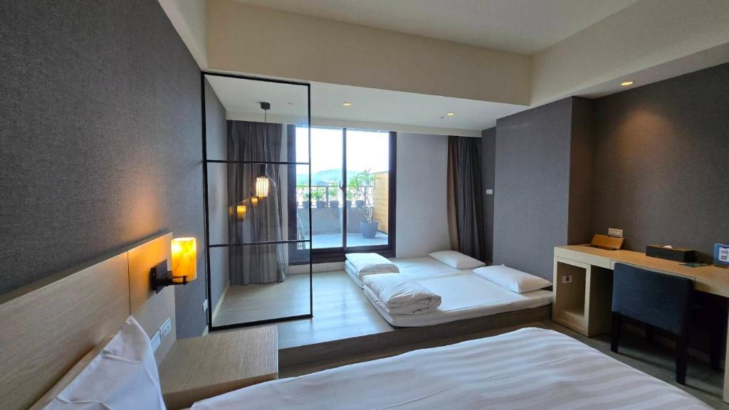 帶著孩子奔向墾丁怡灣渡假酒店,讓親子笑聲在藍天與泳池間流動