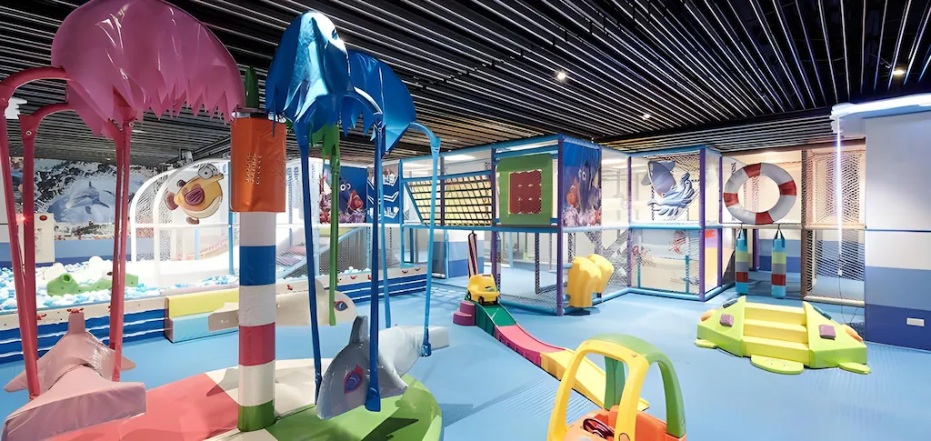 帶著孩子奔向墾丁怡灣渡假酒店,讓親子笑聲在藍天與泳池間流動