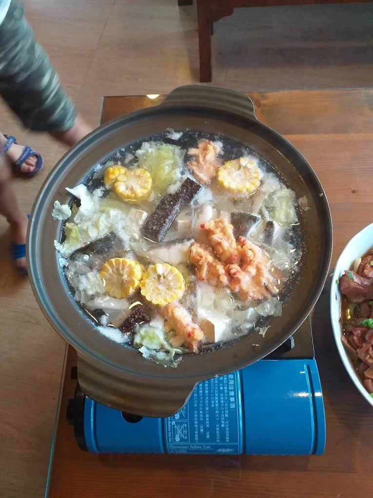 豐盛的鮮魚火鍋，湯頭鮮美