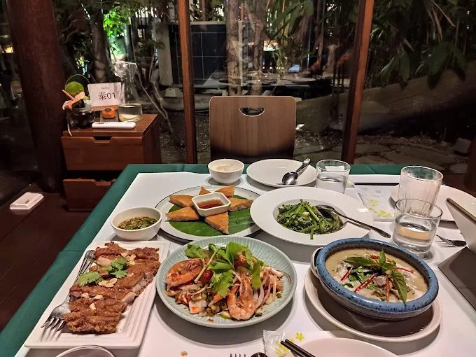 「小港也有小奈良!」|淨園休閒農場動物互動+觀機坪,看飛機比追劇還療癒