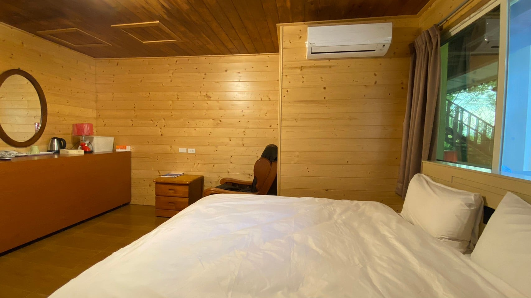 26人包棟方案的六人房型，空間寬敞