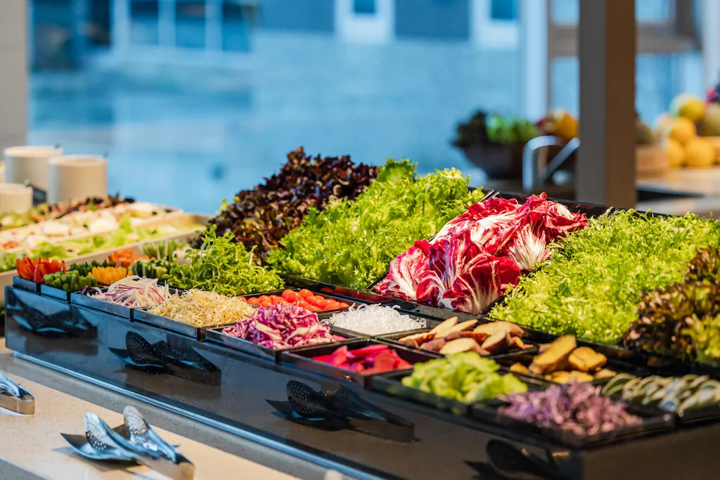 從台北出發一小時,到宜蘭烏石港邊的凱渡廣場酒店,看海、泡湯、迎光入夢