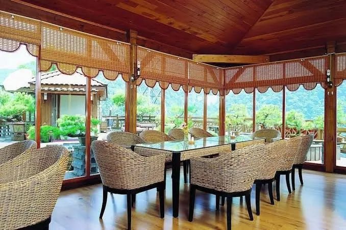 🌿 烏來山谷祕境泡湯！【淞呂溫泉會館】一泊一食只要 NT$2,380，房內就能看山景、泡「美人湯」