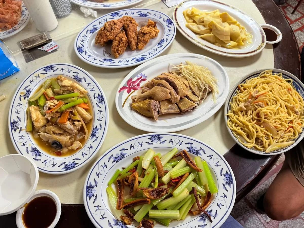 週末沿著北海岸走進金山老街，把整條街慢慢嚐一遍