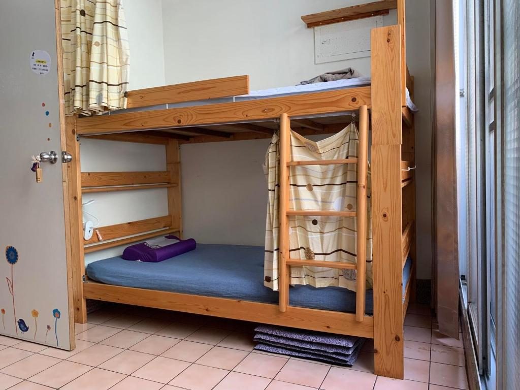 夜市香氣在嘉義街頭飄起時，住進文化路附近的嘉義住宿讓旅行慢慢沉下來