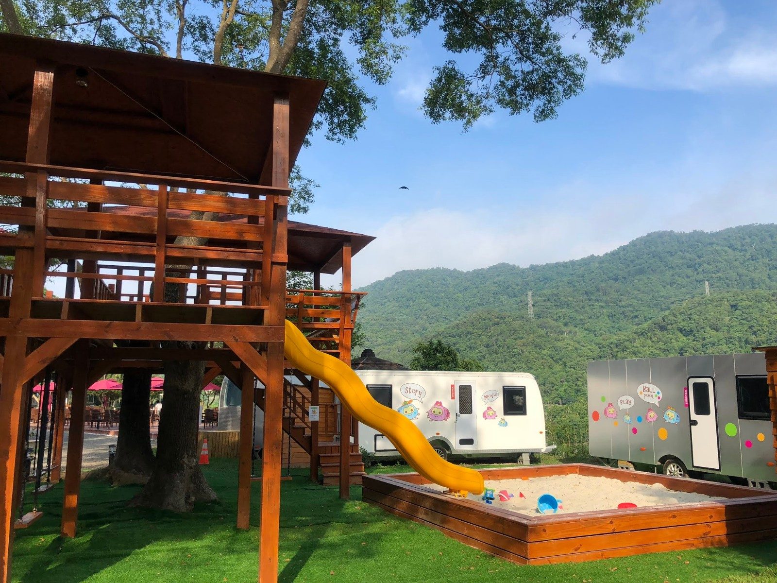 週末想放電？苗栗露營 TOP5：白天採果釣魚、晚上躺著看星空電影，行程滿到爆表