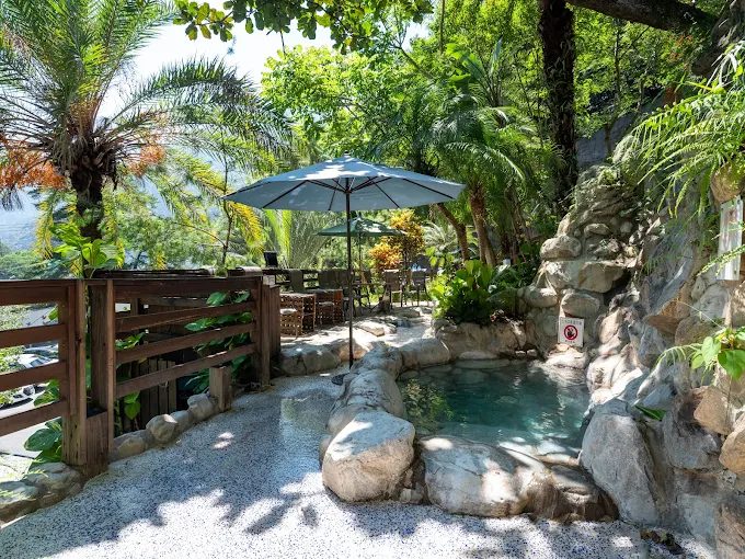 「霧裡看花，池裡看山」｜谷關四季溫泉會館，四季風景就是最強背景板