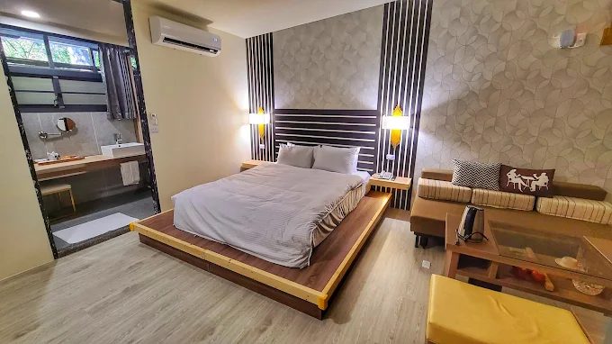 傍晚走進台中谷關四季溫泉會館,山霧與美人湯一起慢慢升起