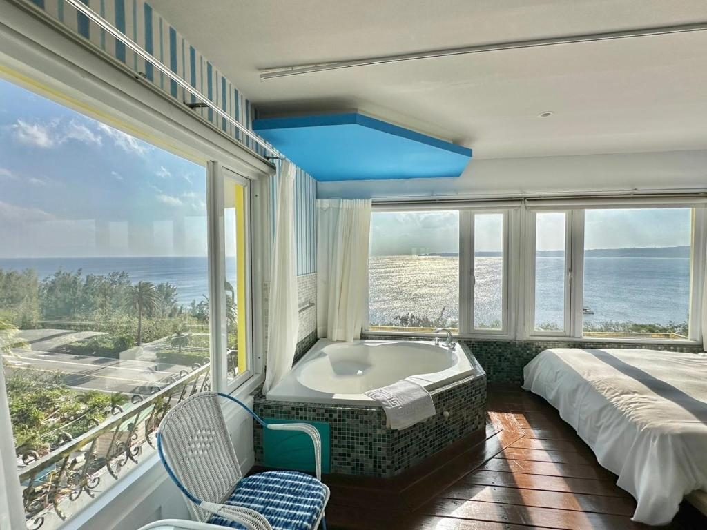 墾丁藍圖｜白砂灘的藍、龍磐的風、鵝鑾鼻的光，拼湊一場南國夢