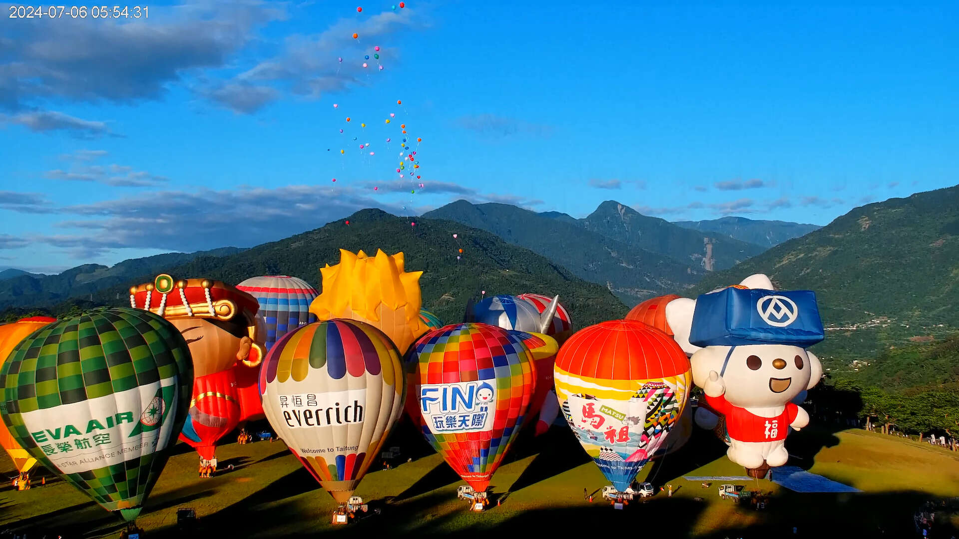 色彩繽紛的熱氣球在鹿野高台升空