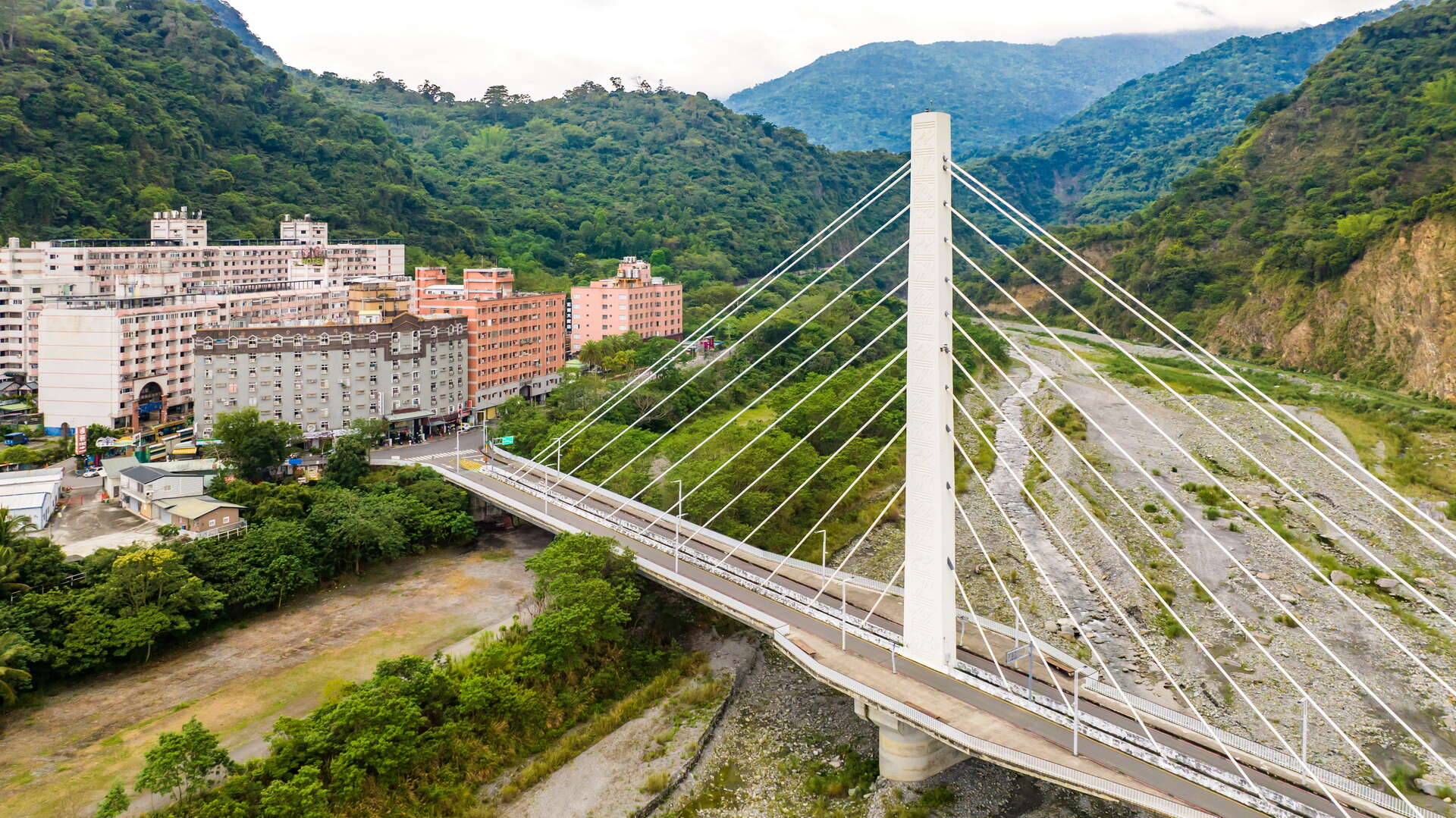 台東知本溫泉｜東台灣的暖湯物語，一場從山霧開始的緩慢時光與溫柔療癒