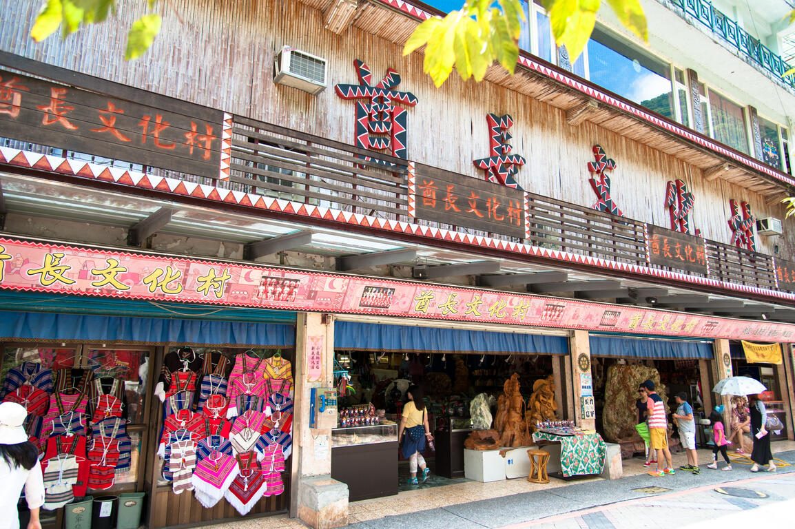 當城市開始冷，烏來老街正暖：一場山霧裡的溫泉約會